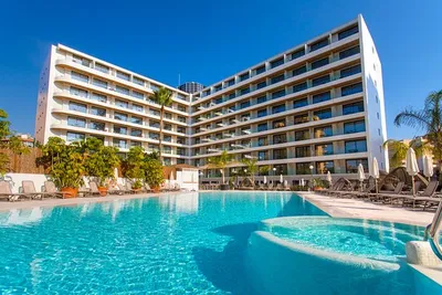 Hotels & Motels